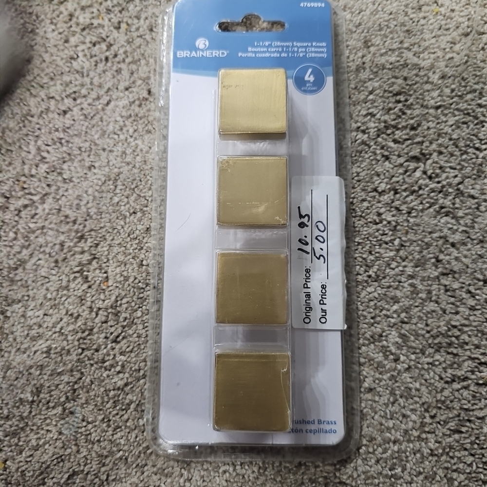 Brushed Brass Square Knob Set